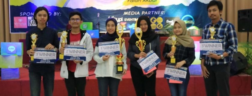 Arief (paling kanan) menerima penghargaan juara 3 speech competition